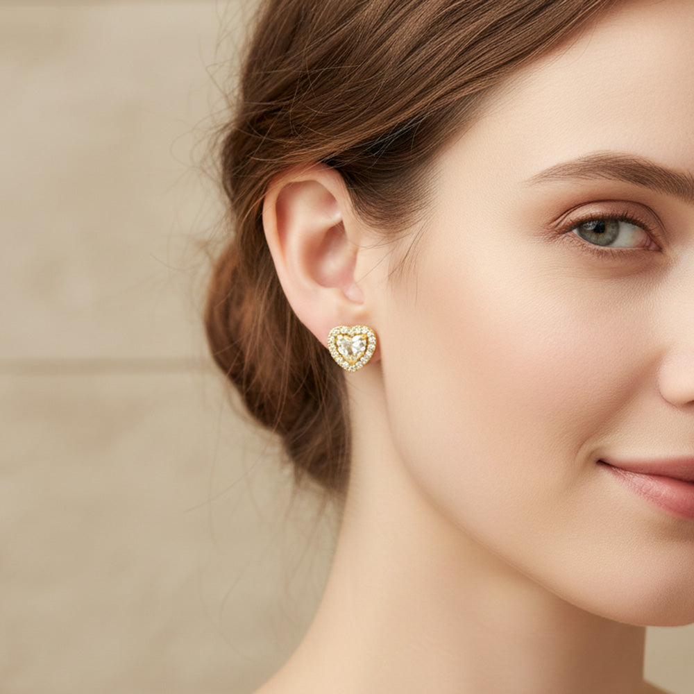 Uma senhora usando brincos BR1503