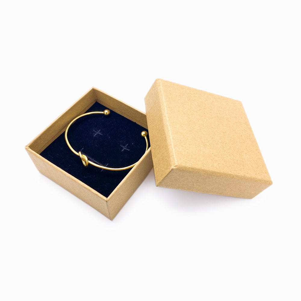 Um Bracelete Dentro de Caixa para Colar & Bracelete