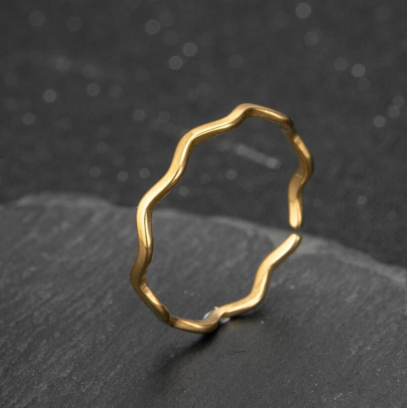 Anel Ondas Aço Inox Dourado