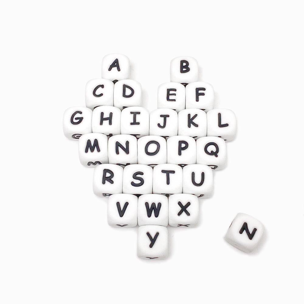 Contas de silicone com letras 12x12mm
