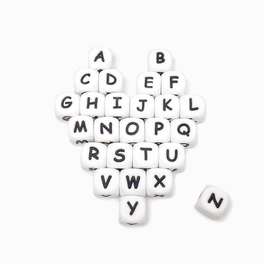 Contas de silicone com letras 12x12mm