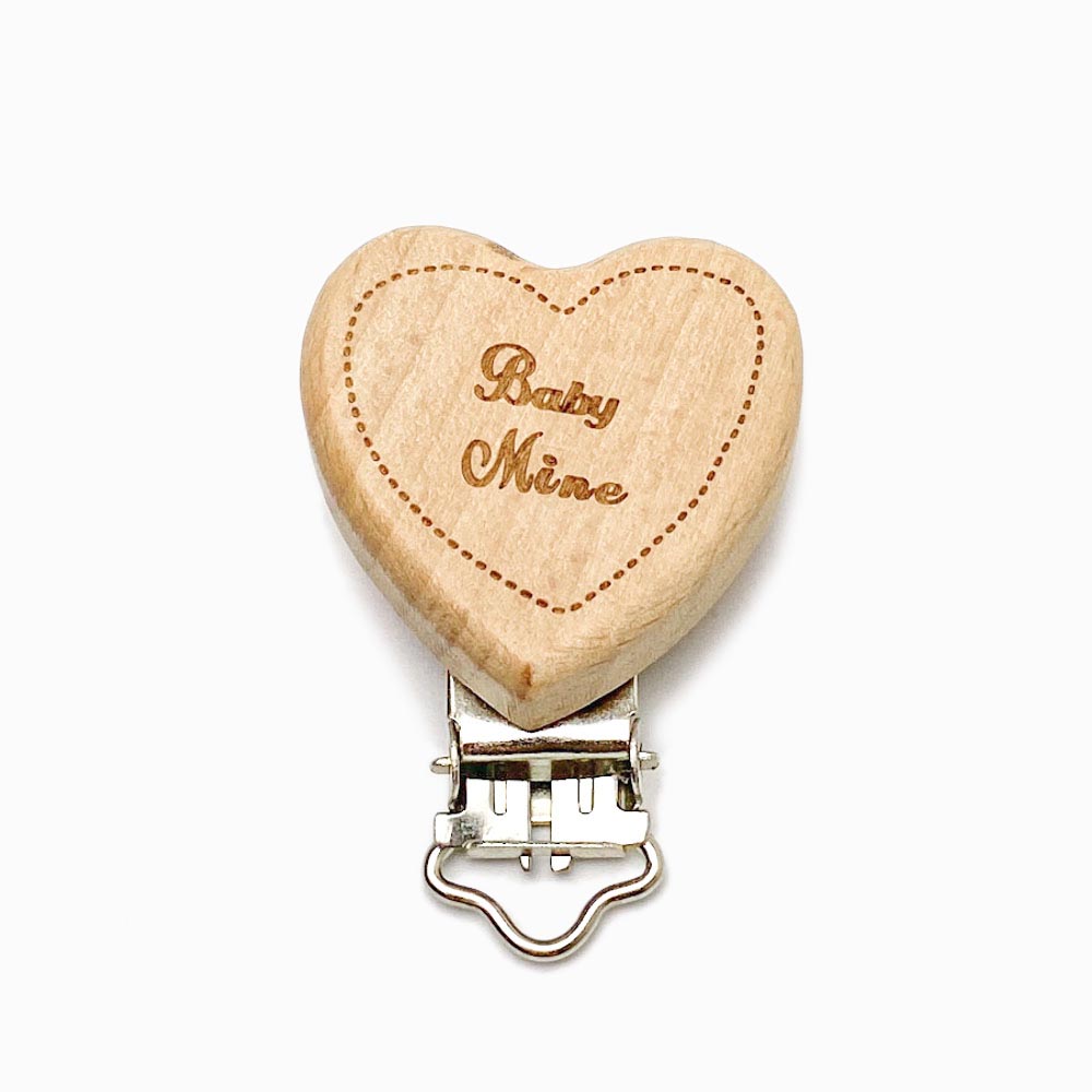 Mola para chupeta em madeira de faia design coração com letra I Love Mom