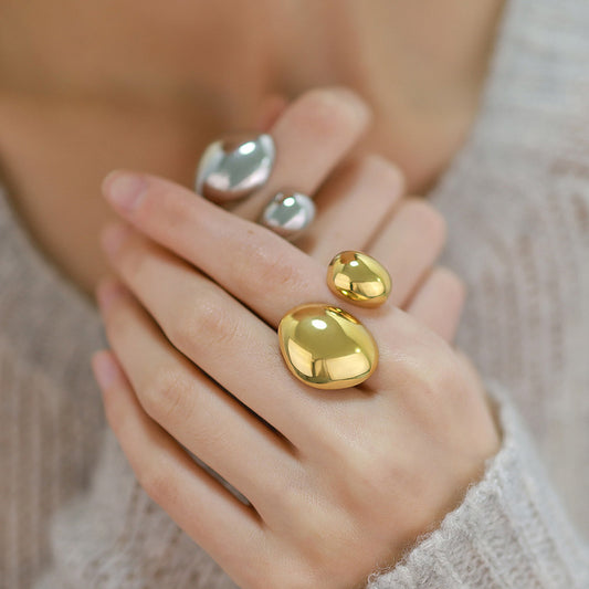 Uma Mão Usando Anel Geométrico 17.5mm JZ1547 - Aço Inox