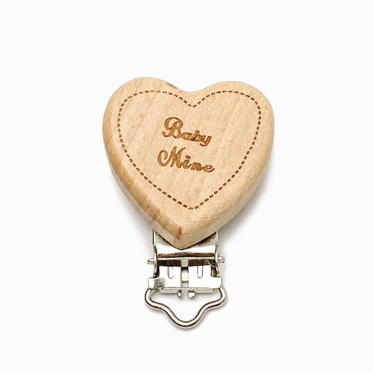 Mola para chupeta em madeira de faia design coração com letra I Love Mom